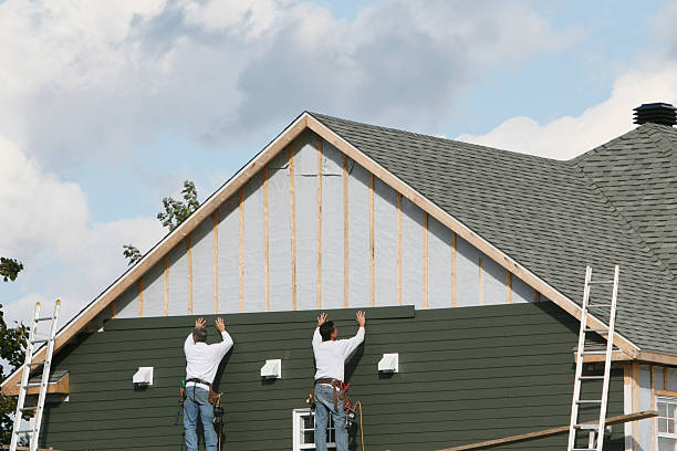 Professional Siding technician working in Plainfield, PA